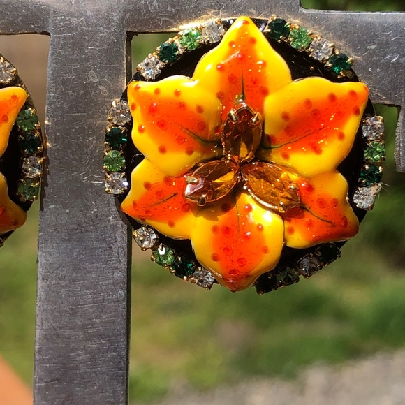 Lunch at the Ritz Lily A La Mode 🆕 Earrings - Picture 10 of 10